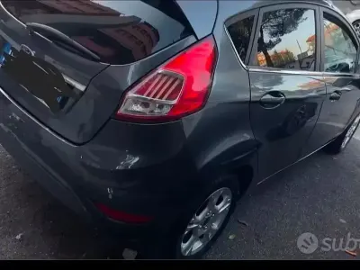 Usata Ford Fiesta Titanium 97 CV (71 kW) 2016 Grigio Utilitaria