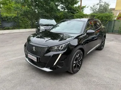 Käytetty Peugeot 2008 GT 131 HP (96 kW) 2023 Musta Katumaasturi