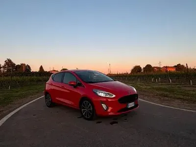 Usata Ford Fiesta 85 CV (62 kW) 2017 Rosso Utilitaria