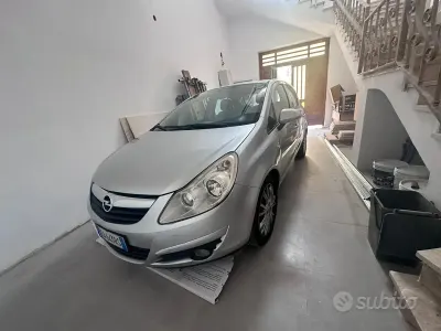 Usado Opel Corsa 75 HP (55 kW) 2009 Cinzento Citadino