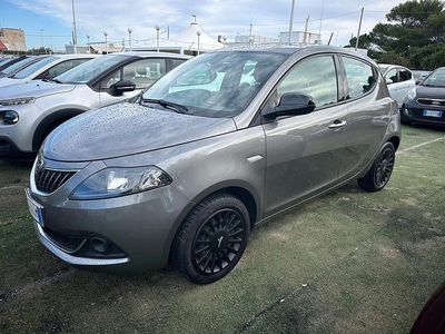 Usata Lancia Ypsilon Gold 69 CV (50 kW) 2022 Grigio Utilitaria