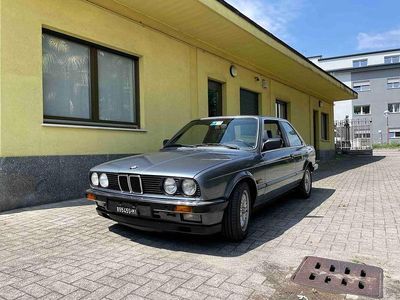 Usata BMW 323 Efficient Dynamics 139 CV (102 kW) 1983 Blu/azzurro