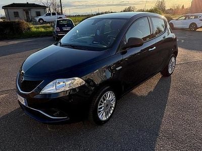 Usata Lancia Ypsilon Silver 80 CV (58 kW) 2017 Blu Utilitaria