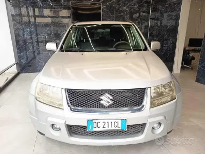 Usata Suzuki Grand Vitara 129 CV (94 kW) 2006 Grigio scuro SUV