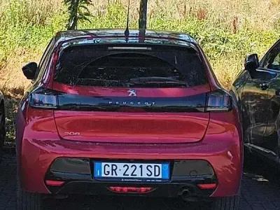 Usata Peugeot 208 Allure 101 CV (74 kW) 2023 Utilitaria