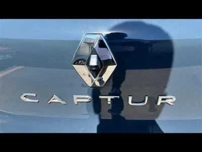 Usata Renault Captur Equilibre 145 CV (106 kW) 2022 Blu chiaro SUV
