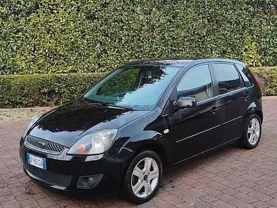 Usata Ford Fiesta Ghia 68 CV (50 kW) 2008 Nero Utilitaria