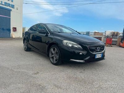 Usata Volvo V40 Kinetic 115 CV (84 kW) 2013 Nero Berlina