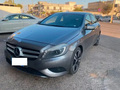 Usata Mercedes A200 136 CV (100 kW) 2013 Grigio Utilitaria