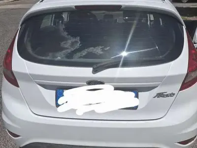 Usata Ford Fiesta 96 CV (70 kW) 2009 Bianco Berlina