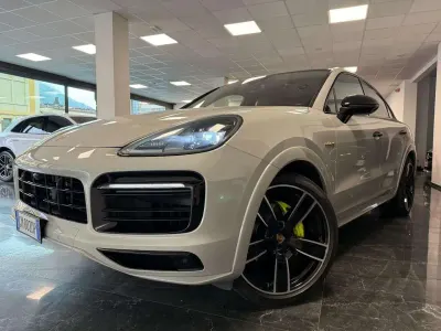 Usata Porsche Cayenne Platinum Edition 340 CV (250 kW) 2023 Grigio SUV
