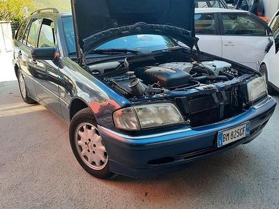 Usata Mercedes C220 125 CV (91 kW) 2000 Blu Station wagon
