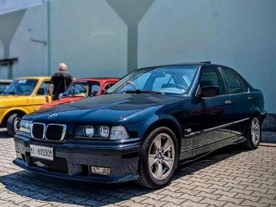 Usata BMW 318 116 CV (85 kW) 1991 Blu Berlina