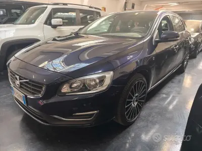 Usata Volvo V60 Ocean Race 150 CV (110 kW) 2016 Blu Station wagon