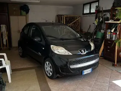 Usata Peugeot 107 68 CV (50 kW) 2009 Utilitaria