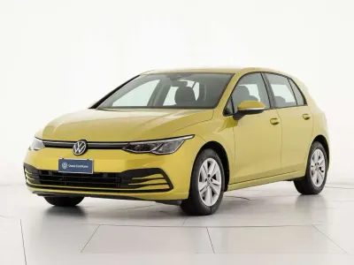 Usata VW Golf VIII Life 131 CV (96 kW) 2022 Giallo Utilitaria