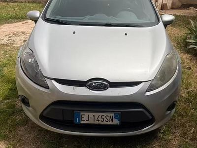 Begagnad Ford Fiesta 60 HK (44 kW) 2011 Grå Halvkombi