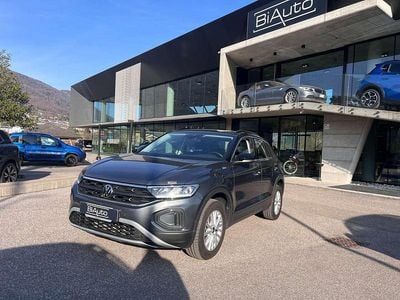 Usata VW T-Roc Life 110 CV (80 kW) 2022 Grigio SUV