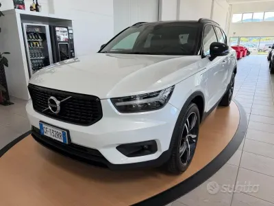 Usata Volvo XC40 R-Design 179 CV (131 kW) 2021 Grigio SUV