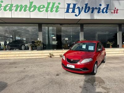 Usata Lancia Ypsilon Gold 95 CV (69 kW) 2017 Rosso Utilitaria