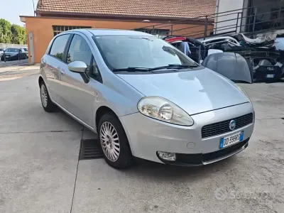 Usata Fiat Grande Punto 65 CV (47 kW) 2006 Grigio Utilitaria