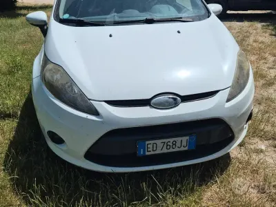 Usata Ford Fiesta 68 CV (50 kW) 2010 Bianco Berlina