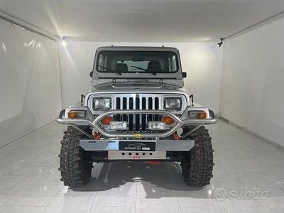 Usata Jeep Wrangler Laredo 103 CV (75 kW) 1989 Grigio SUV