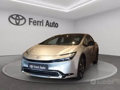 Nuova Toyota Prius Lounge+ 223 CV (164 kW) 2026 Grigio Utilitaria