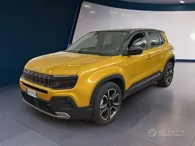 Käytetty Jeep Avenger Summit 101 HP (74 kW) 2023 Keltainen Katumaasturi