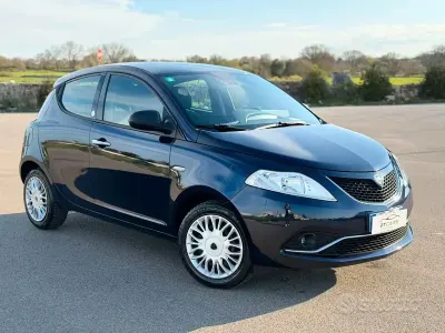 Usata Lancia Ypsilon Gold 69 CV (50 kW) 2016 Blu Utilitaria