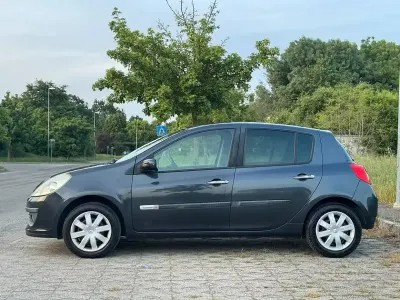 Usata Renault Clio II 75 CV (55 kW) 2009 Nero Berlina