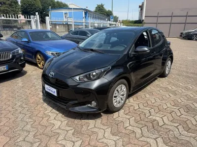 Usata Toyota Yaris Hybrid Business Edition 92 CV (67 kW) 2022 Nero Berlina