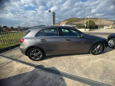 Usata Mercedes A180 Business 116 CV (85 kW) 2019 Grigio Berlina