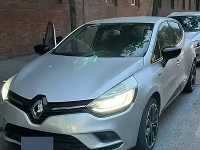 Usata Renault Clio IV 90 CV (66 kW) 2017 Grigio Berlina