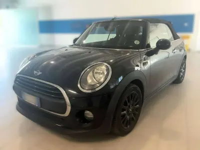 Usata Mini One Cabriolet Hype 102 CV (75 kW) 2016 Nero Cabrio