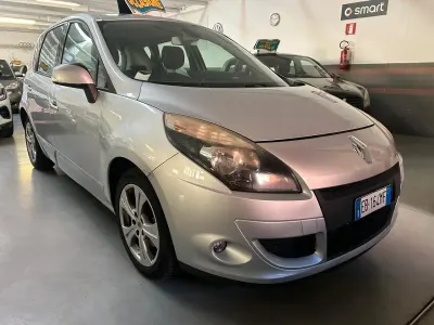 Usata Renault Scenic E-Tech XMOD 110 CV (80 kW) 2010 Argento Monovolume