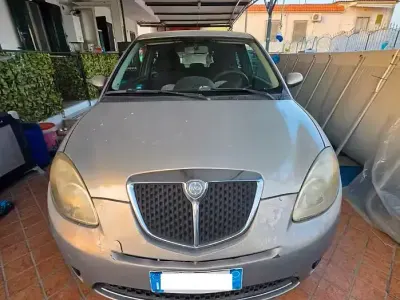 Usata Lancia Ypsilon 75 CV (55 kW) 2007 Grigio Utilitaria