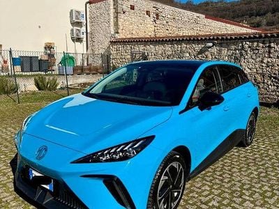 Usata MG MG4 EV Luxury 150 kW (204 CV) 2023 Blu/azzurro Utilitaria