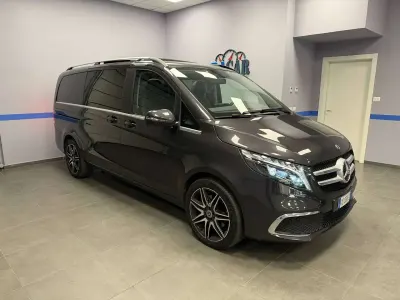 Usata Mercedes V300 Premium 239 CV (175 kW) 2024 Grigio canna di fucile Monovolume