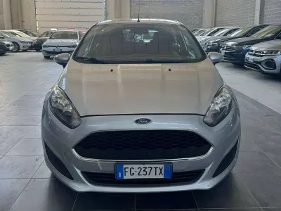 Usata Ford Fiesta 95 CV (69 kW) 2016 Argento Utilitaria