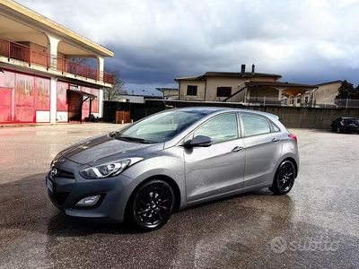 Usata Hyundai i30 Comfort 110 CV (80 kW) 2014 Grigio Berlina