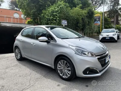 Usata Peugeot 208 82 CV (60 kW) 2017 Grigio Utilitaria