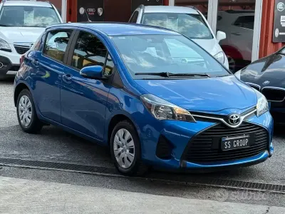 Begagnad Toyota Yaris Lounge 69 HK (50 kW) 2016 Blå Sedan