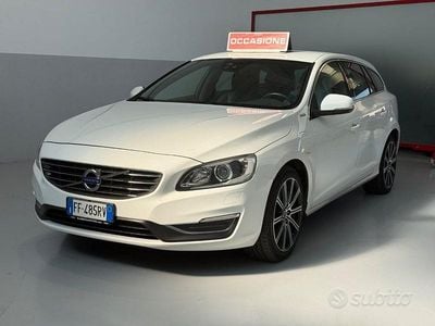 Usata Volvo V60 Momentum 288 CV (211 kW) 2016 Bianco Station wagon