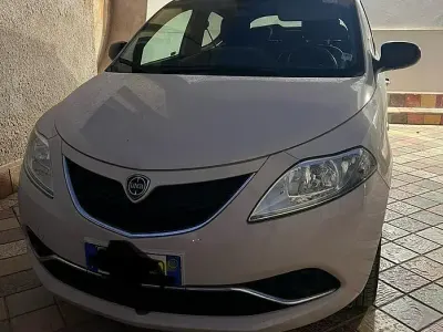 Begagnad Lancia Ypsilon 69 HK (50 kW) 2017 Halvkombi