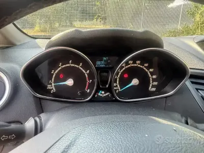 Usata Ford Fiesta Business Edition 97 CV (71 kW) 2014 Bluazzurro Utilitaria