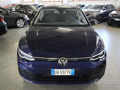Usata VW Golf VIII Life 131 CV (96 kW) 2022 Blu Station wagon