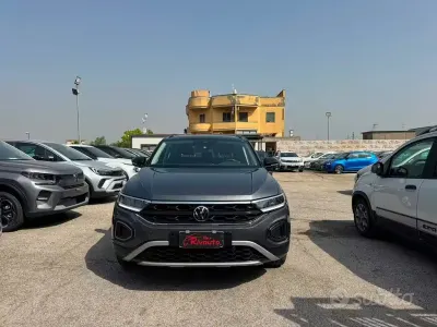 Usata VW T-Roc Life 150 CV (110 kW) 2023 Grigio SUV