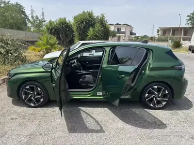 Usata Peugeot 308 Allure 131 CV (96 kW) 2022 Verde Berlina
