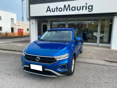 Usata VW T-Roc Life 116 CV (85 kW) 2022 Blu/azzurro SUV